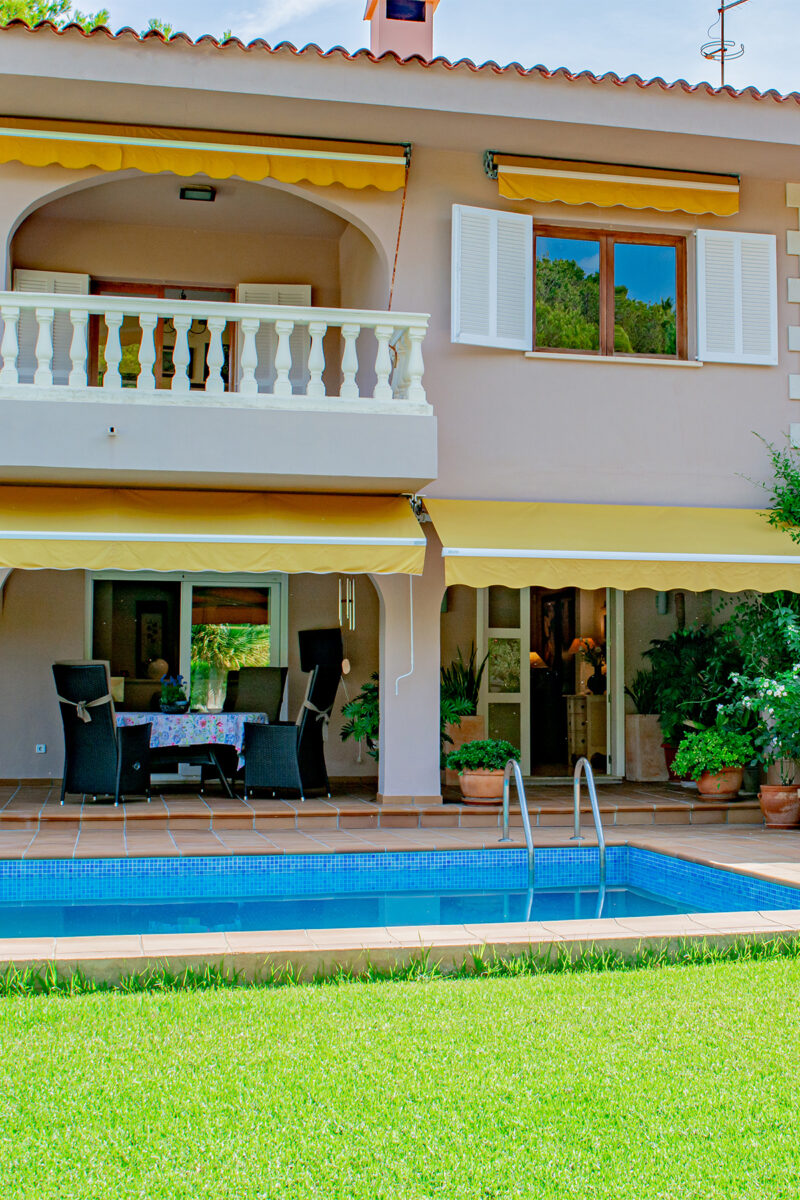 Tranquil family for sale with pool near Canyamel 