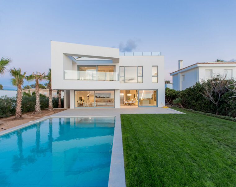 Frontline villa for sale in Port Adriano