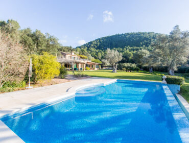 Rustic finca with holiday licence, for sale in Esporles