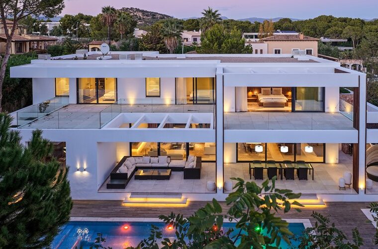 Villa for sale in Nova Santa Ponsa