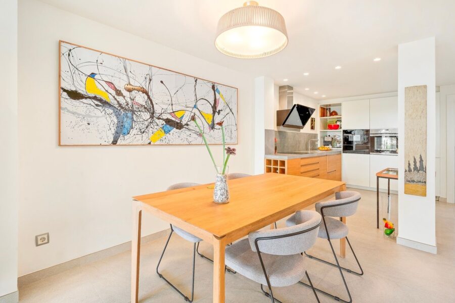 Renovierte dachgeschosswohnung mit terrasse und bergblick in palma zu verkaufen