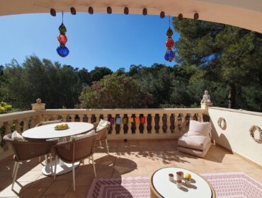 Spacious garden apartment with four bedrooms for sale in camp de mar