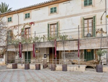 Elegant townhouse project with approved license in santa maria del camí