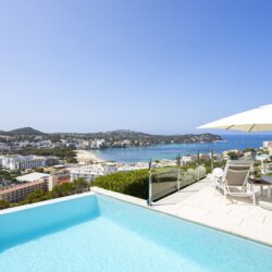 Raffinierte mediterrane villa mit blick auf landschaft und golfplatz in santa ponsa