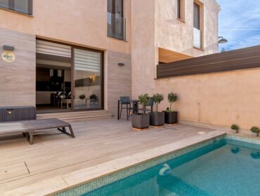 Contemporary mediterranean townhouse for sale with pool rooftop terrace in santa maria