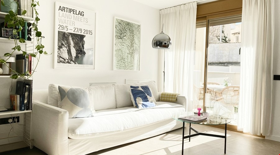 Drei-schlafzimmer-penthouse zum verkauf mit terrasse und meerblick in palma Renovated attic apartment with a terrace and mountain views for sale in palma