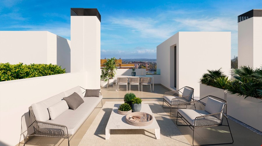 Drei-schlafzimmer-penthouse zum verkauf mit terrasse und meerblick in palma Contemporary duplex apartment for sale in palma with private terraces and a communal pool