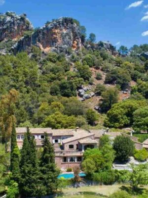 Contemporary country home with pool and gardens in pollensa - 5.200.000 €