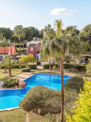 Spacious three-bedroom penthouse with private roof terrace for sale in santa ponsa