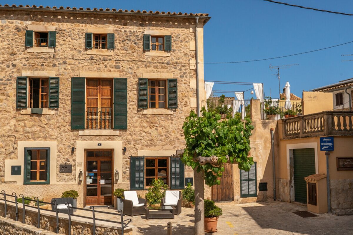Historisches Boutique-Hotel oder Dorfhaus mit 8 Schlafzimmern zum Verkauf in Estellencs