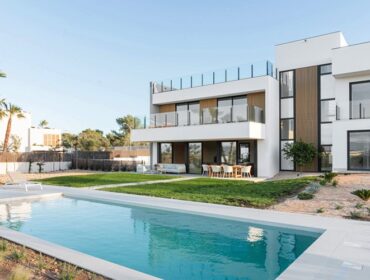 New-build villa for sale with landscaped garden, pool, terraces and golf proximity in son gual