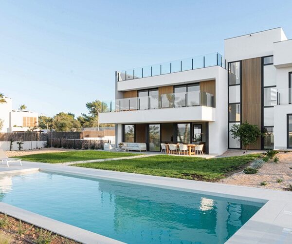 New-build villa for sale with landscaped garden, pool, terraces and golf proximity in son gual