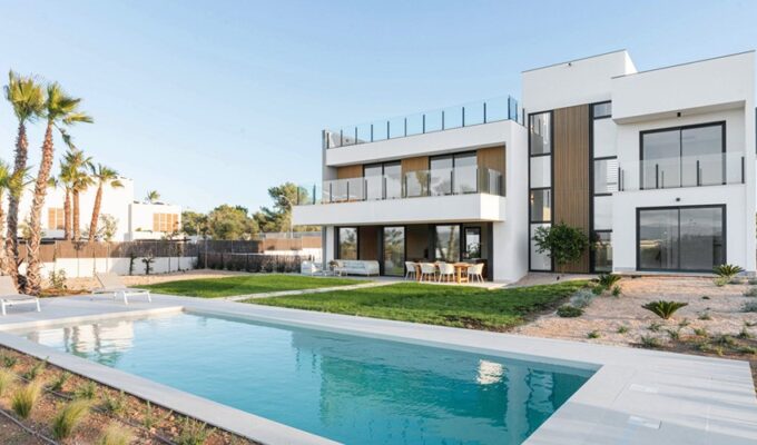 New-build villa for sale with landscaped garden, pool, terraces and golf proximity in son gual