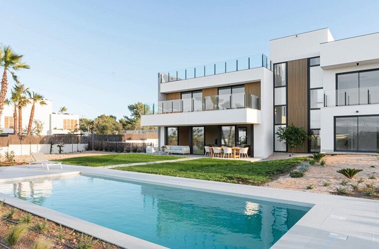 New-build villa for sale with landscaped garden, pool, terraces and golf proximity in son gual