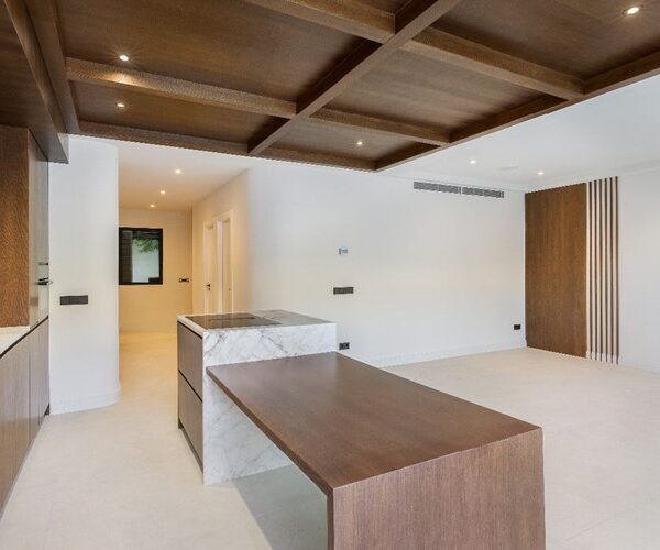 Contemporary townhouse with rooftop terrace and pool for sale in palma