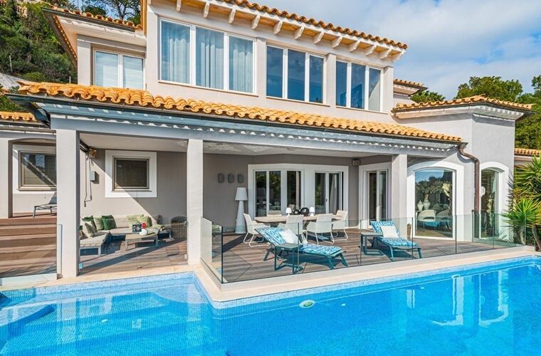 Elegant 4-bedroom villa for sale with sea views and pool in port andratx