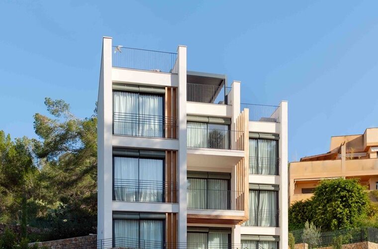 Sea-view apartment with private pool, garden and terraces for sale in palma