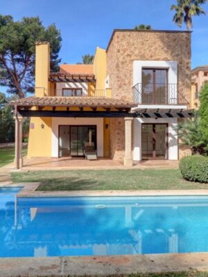 Golf-front villa for sale in santa ponsa with private pool in ses penyes rotges