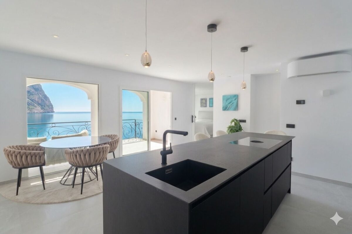 Apartment in erster Meereslinie mit Meerzugang und Panoramablick zum Verkauf in Port Andratx – Preissenkung