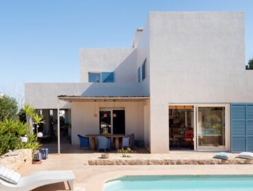 Renovated villa for sale with sea views, pool and outdoor kitchen in colonia de sant pere