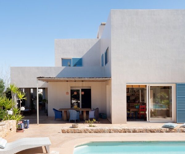 Renovated villa for sale with sea views, pool and outdoor kitchen in colonia de sant pere