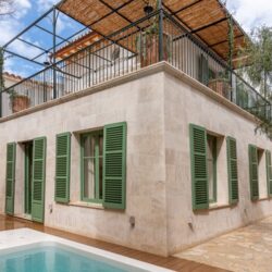 Refined mediterranean townhouse with pool and spacious garage for sale in cas català
