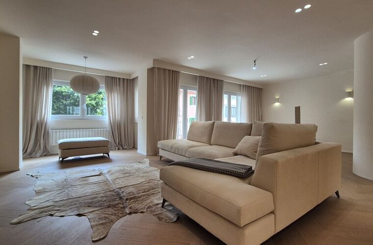 Refined 3-bedroom apartment overlooking santa catalina church for sale in palma