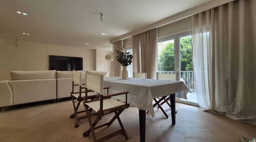 Refined 3-bedroom apartment overlooking santa catalina church for sale in palma