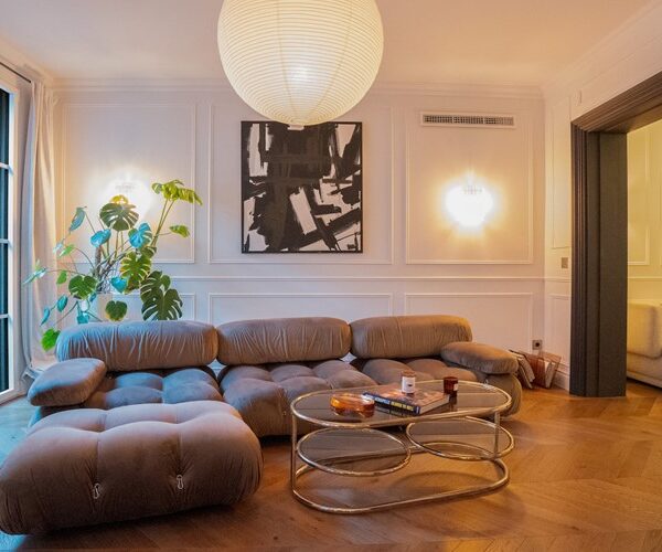 Elegant renovated apartment with refined interiors and spacious layout for sale in palma old town