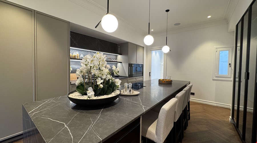 Refined three-bedroom city apartment with elegant interiors in palma