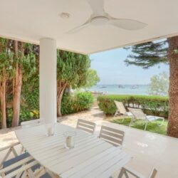 Seafront ground floor apartment with beach access for sale in puerto pollensa