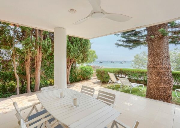 Seafront ground floor apartment with beach access for sale in puerto pollensa