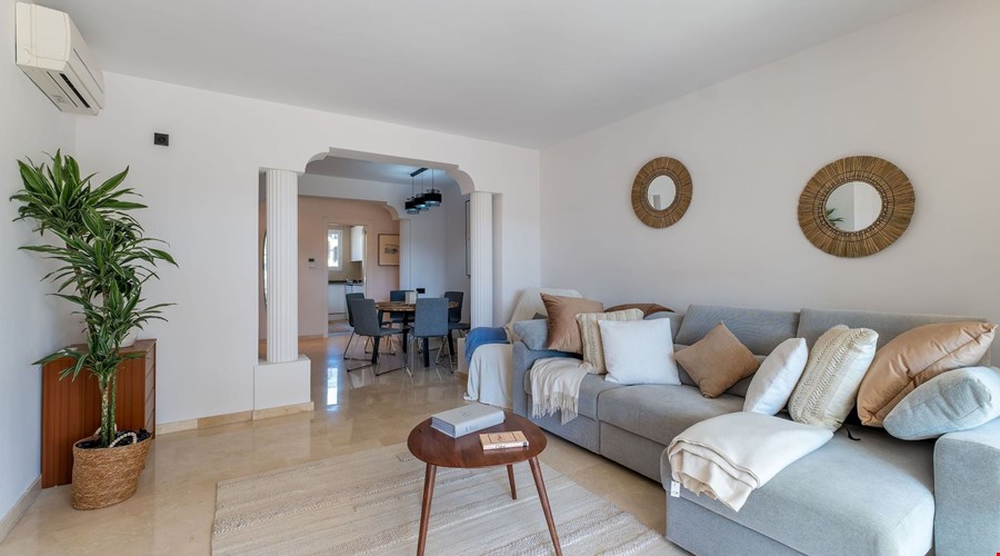 Renovated apartment for sale with large sun terrace and pool access in santa ponsa