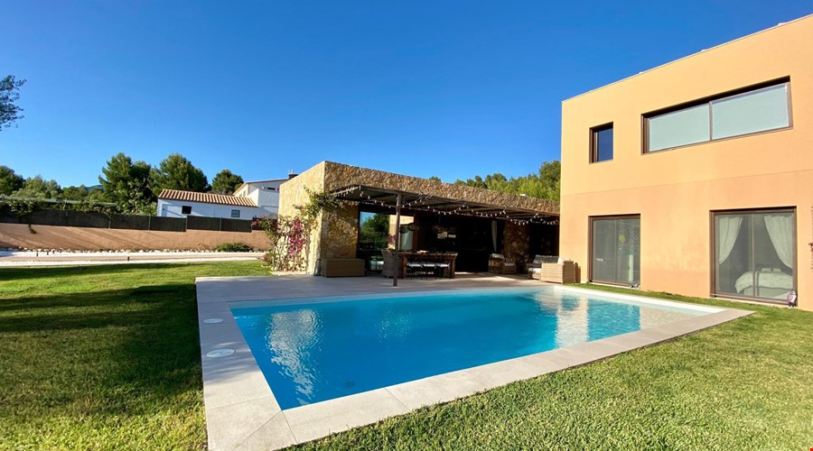 Modern 4-bedroom country house with pool and garden for sale in valldemossa