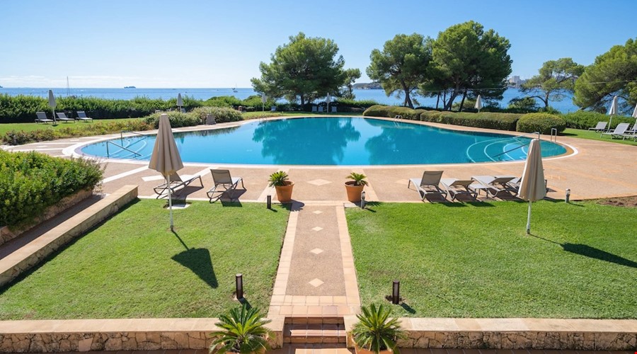 Raffiniertes Küsten-Apartment mit weitläufiger Terrasse und Meerblick in Costa d’en Blanes