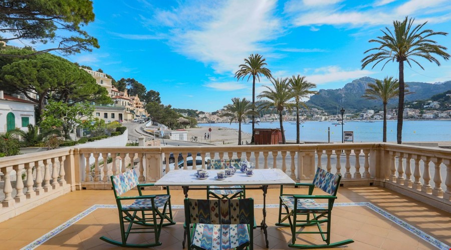 Historische Villa mit sieben Schlafzimmern in erster Meereslinie und Panoramablick in Port de Sóller