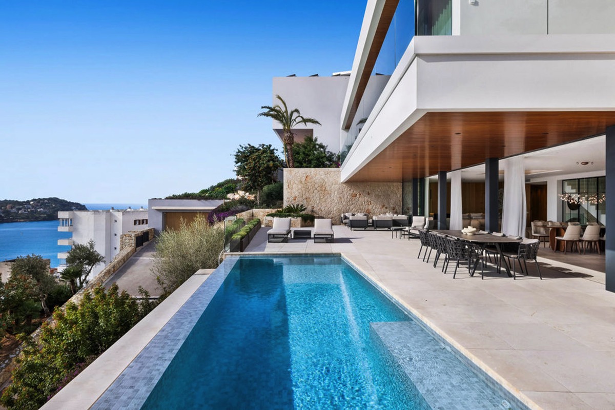 Moderne Villa mit Panoramablick in Santa Ponsa zum Verkauf