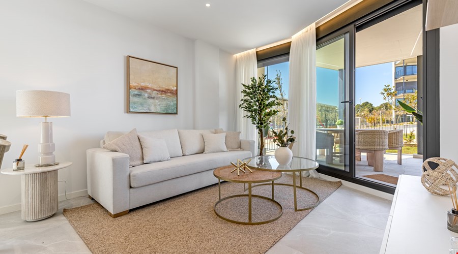 Modernes Garten-Apartment mit zwei Schlafzimmern und Gemeinschaftspool in Palmanova