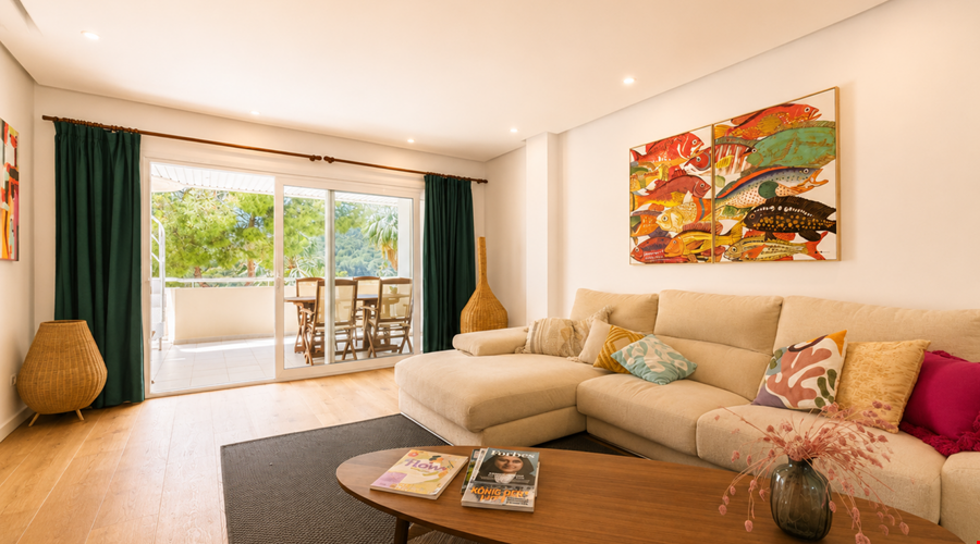 Elegantes Apartment am Golfplatz mit privater Dachterrasse zum Verkauf in Bendinat