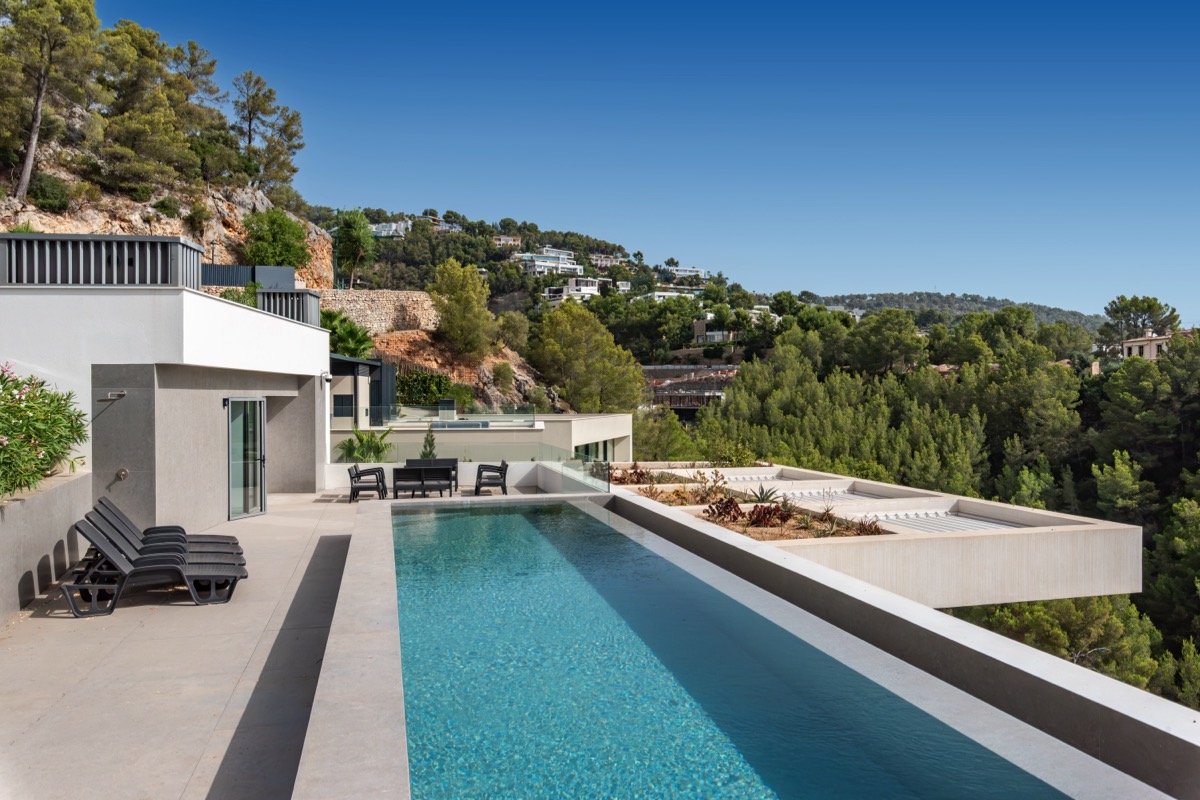 Zeitgenössische Architektur-Villa mit Infinity-Pool und Panoramablick in Son Vida