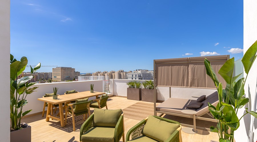 Modernes Küstendomizil mit privater Dachterrasse und Meerblick zum Verkauf in Palma