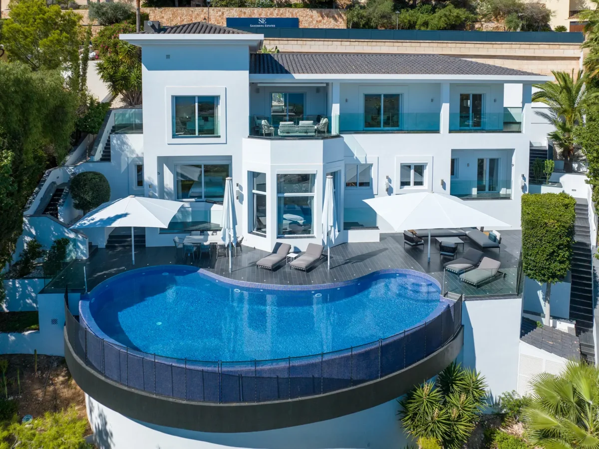 Villa mit fünf Schlafzimmern und Panoramameerblick zum Verkauf in Bendinat