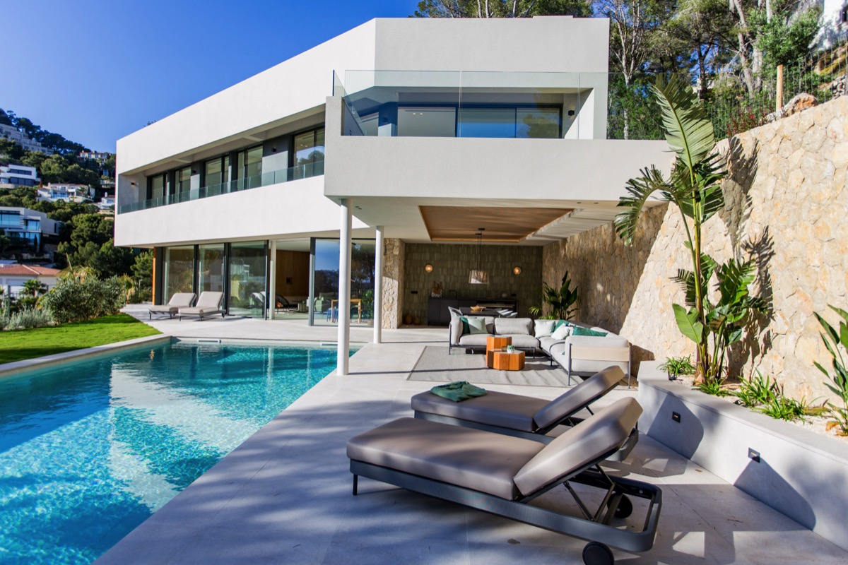 Elegante zeitgenössische Villa mit fünf Schlafzimmern zum Verkauf in Port d’Andratx