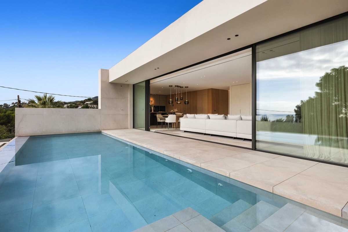 Neu gebaute zeitgenössische Villa mit Panoramablick zum Verkauf in Portals Nous