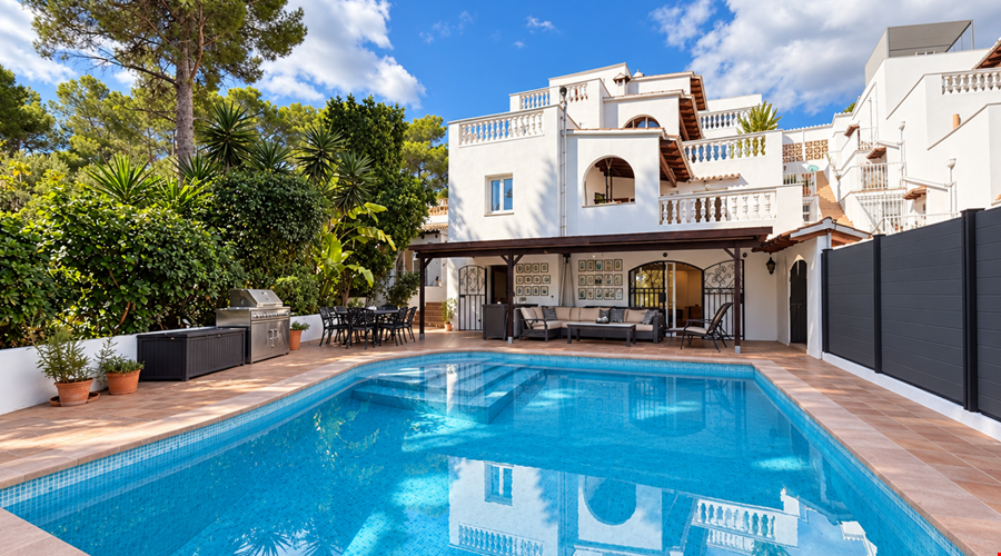 Küstendomizil mit drei Schlafzimmern und privatem Pool zum Verkauf in Cala Vinyes