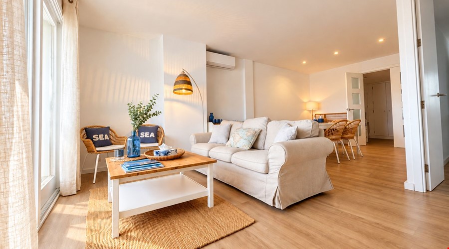 Renovierte Wohnung mit drei Schlafzimmern und Hafenblick in Puerto Pollensa zu verkaufen