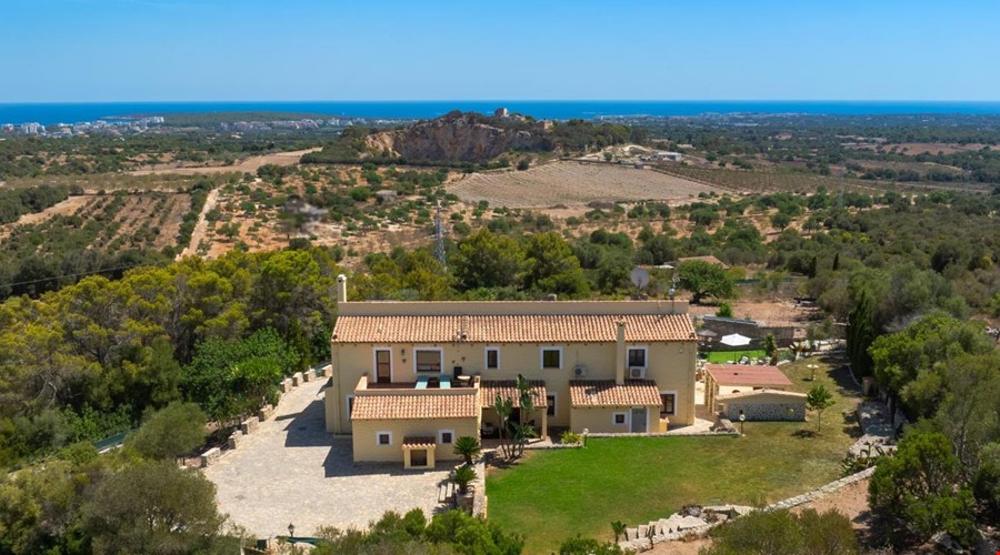 Mediterranes Landhaus mit Ferienvermietungslizenz und Küstenblick zum Verkauf in Artà