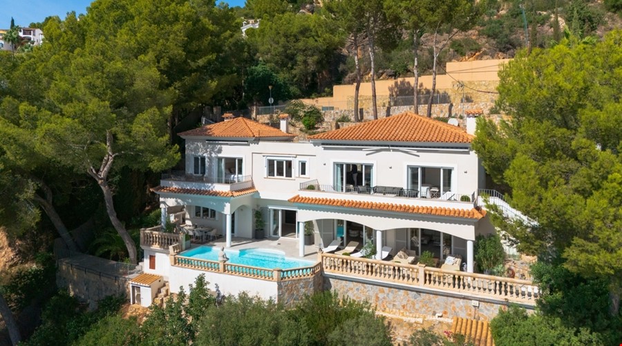 Mediterrane Villa mit drei Schlafzimmern, Meerblick und privatem Pool zum Verkauf in Portals Nous
